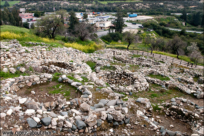 Неолитическое поселение в Хирокитии, расположенное на склоне