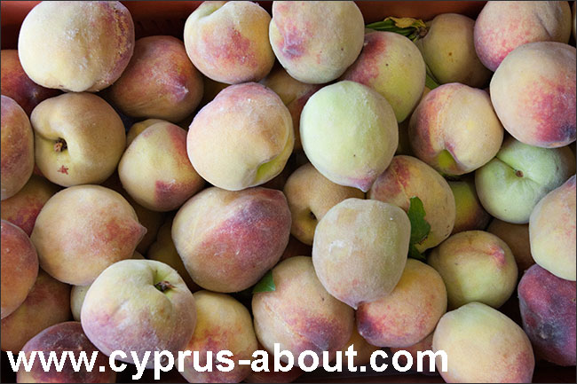 Персики. Кипр