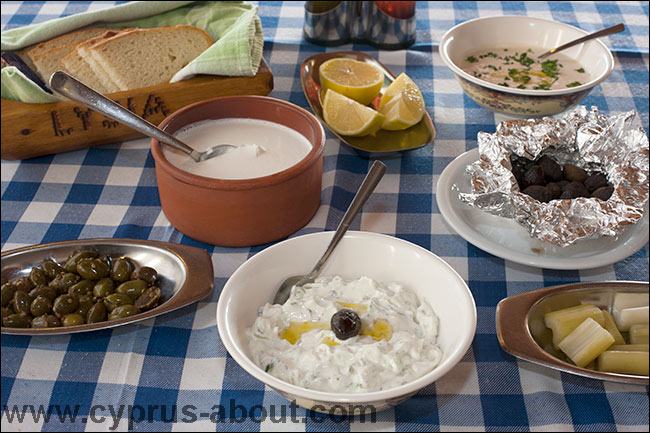 Закуски (starters), блюда кипрской кухни. Таверна Lysia, Ларнака, Кипр