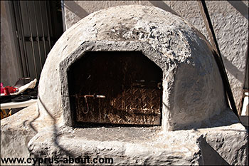 Традиционная глиняная печь, без которой немыслима кипрская кухня